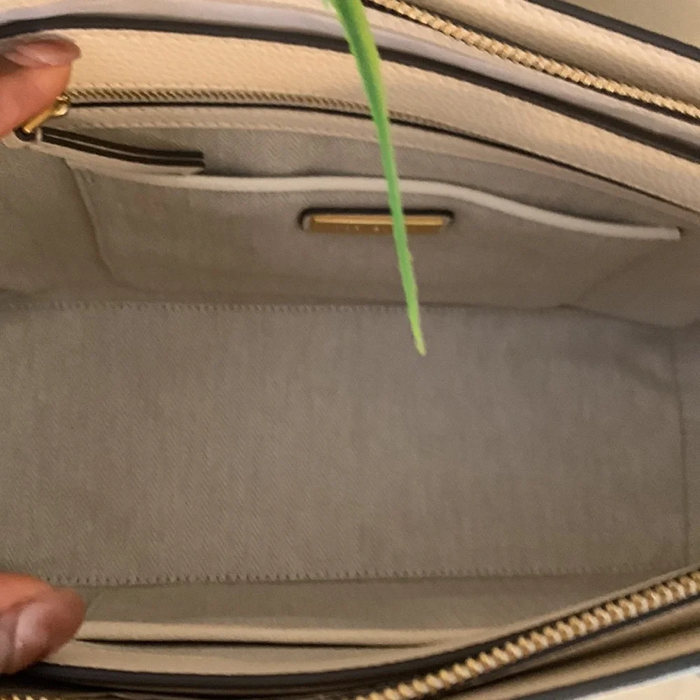 Tory Burch Robinson Colorblock Small Leather Tote
TORY BURCH - Picture 7 of 16